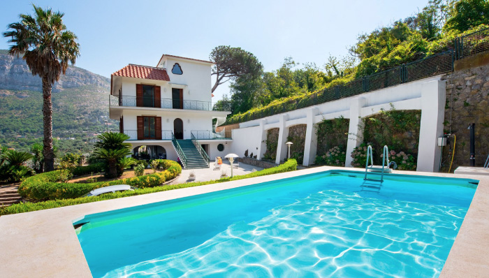 villas for rent in the hills of the Sorrento Peninsula